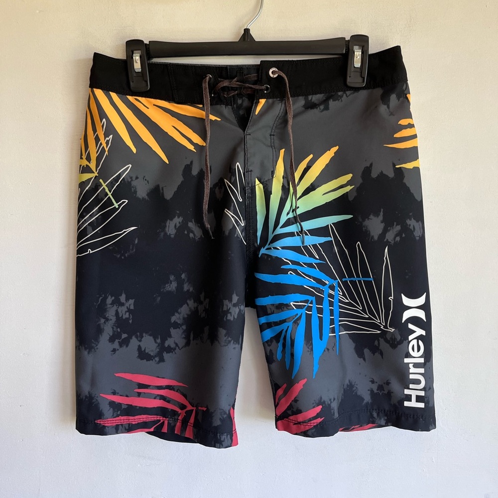 Hurley surfing board shorts mens 28, multicolored design, back Velcro pocket